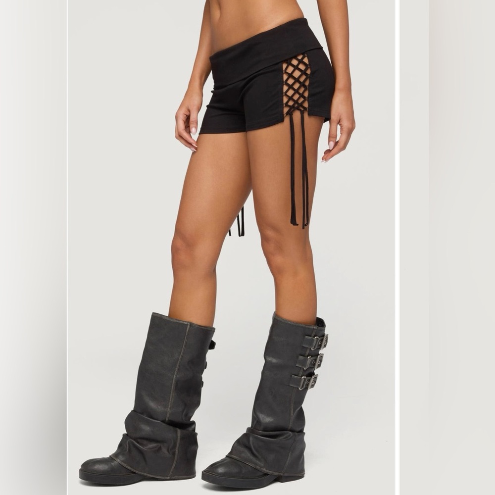 EDIKTED Lace up fold over shorts